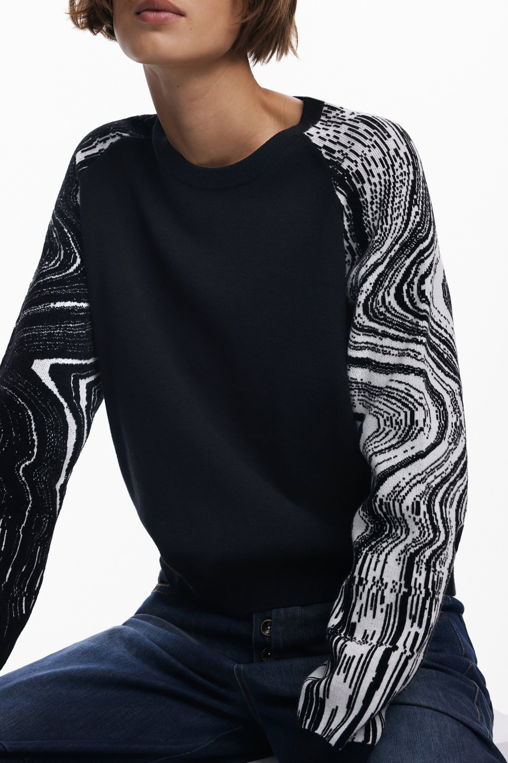 DESIGUAL WOMEN'S BLACK SWEATER